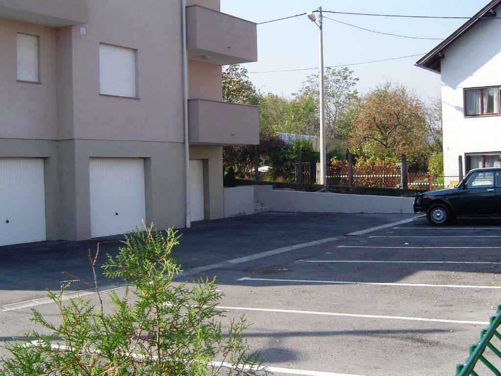 Apartmani Almica ザグレブ エクステリア 写真